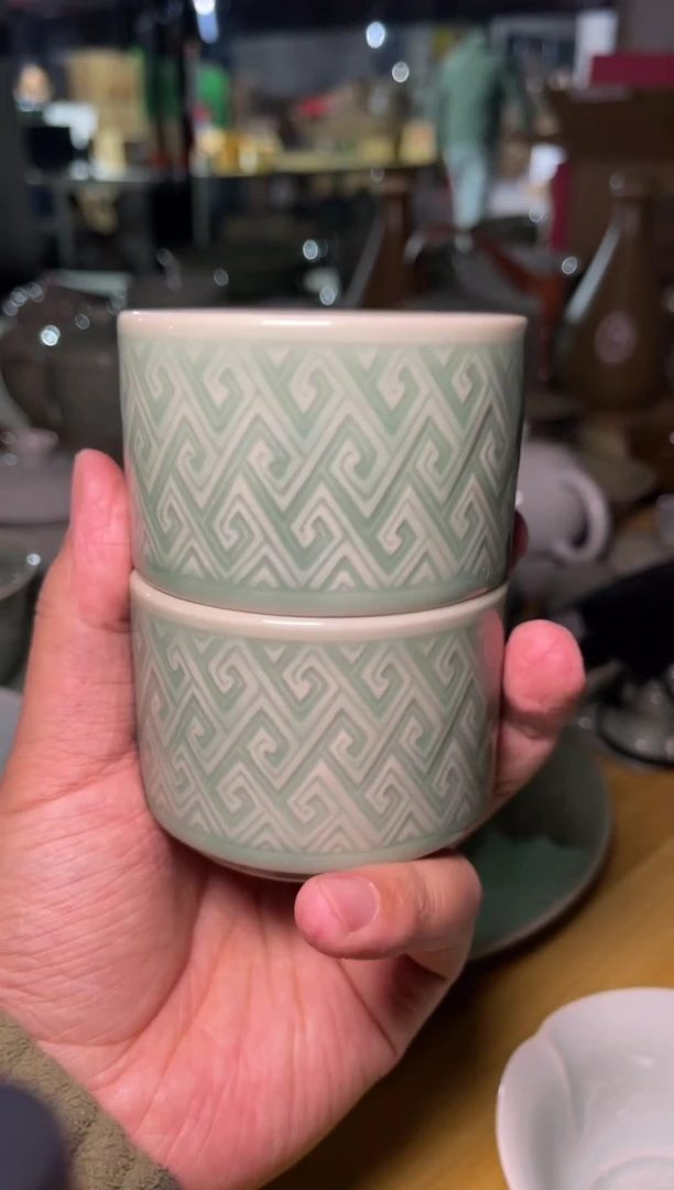 青釉--席纹直筒杯2只