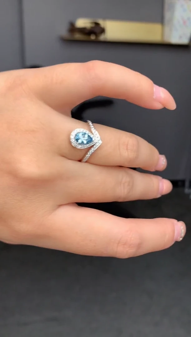 【闪购商品】海蓝宝石戒指18K金镶嵌63分海蓝宝戒指