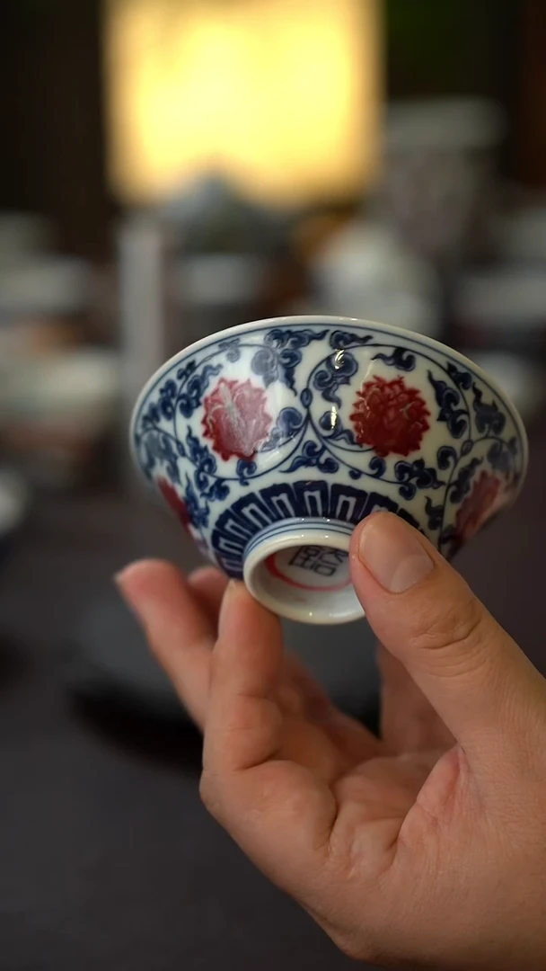 57号景德镇全手工手绘青花釉里红缠枝莲斗笠杯