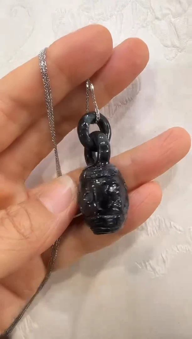 翡翠未镶嵌颈饰国风