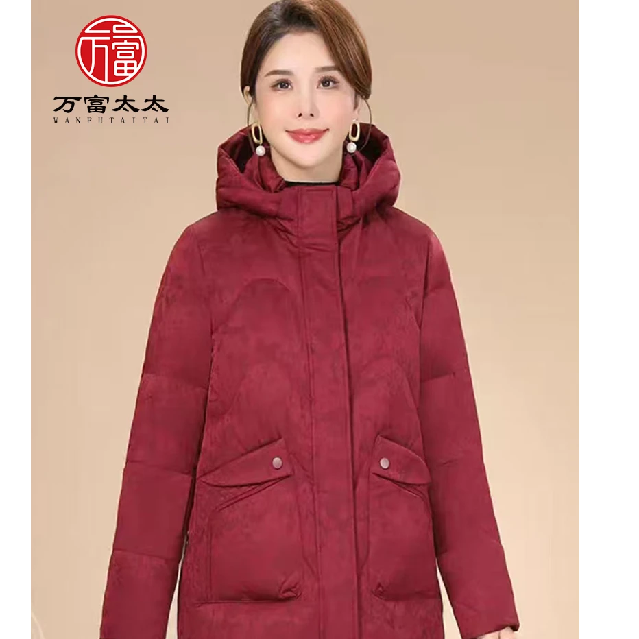 万富太太冬装羽绒服连帽中老年妈妈冬季加厚白鸭绒外套宽松保暖