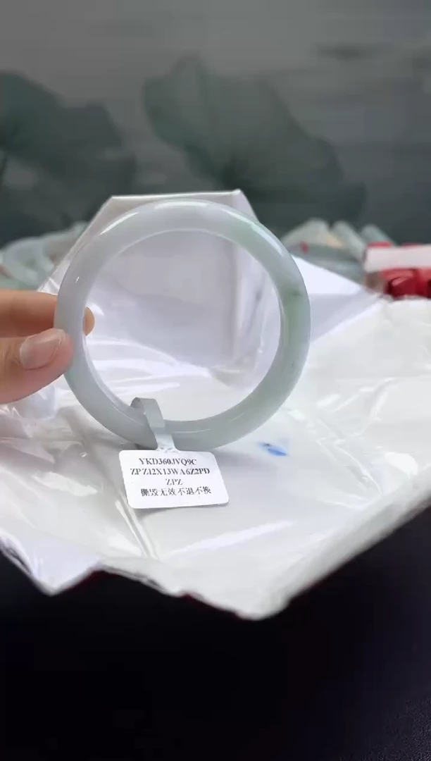 翡翠手镯未镶嵌翡翠手镯5