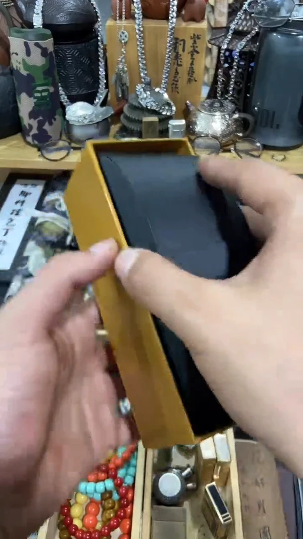 瓷片闪购商品  如图所示