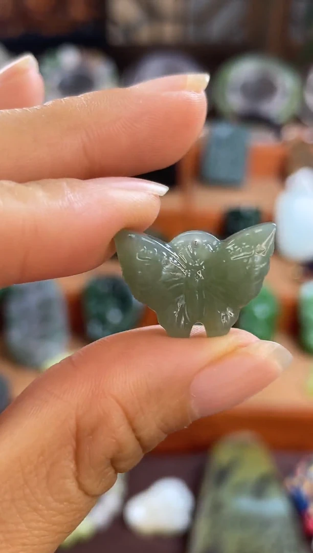 颈饰未镶嵌和田玉新疆且末蓝蝴蝶吊坠（多功能）带证书