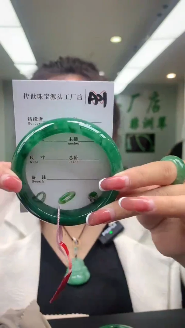 【闪购商品】石英质玉未镶嵌手镯62+