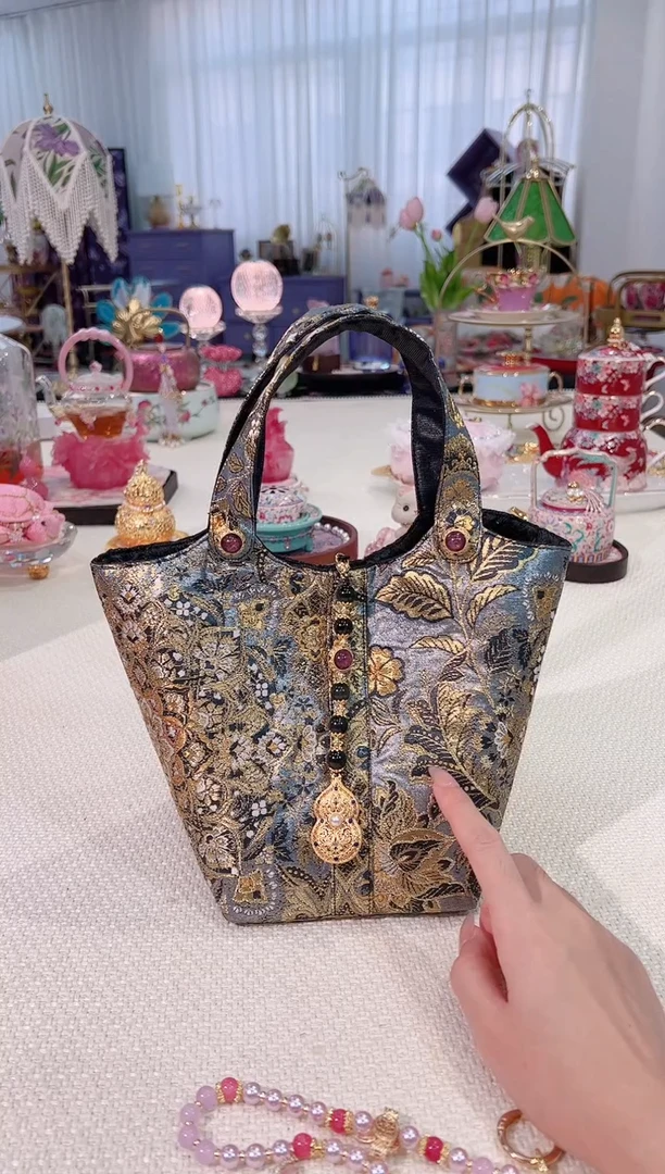 非遗西阵织 如图所示