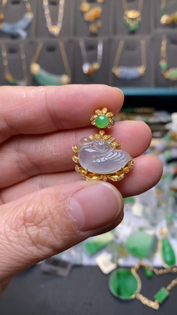 颈饰18K金镶嵌翡翠34409