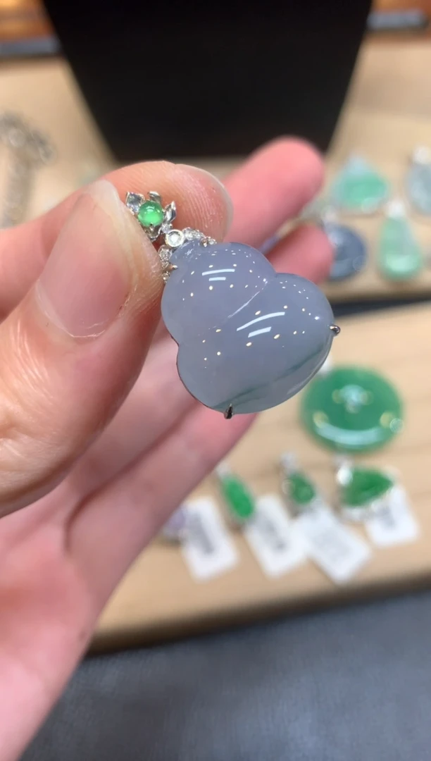 翡翠18K金镶嵌颈饰葫芦【无服务费】