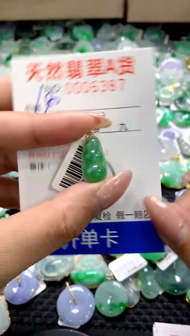 颈饰18K金镶嵌翡翠1111111111111111