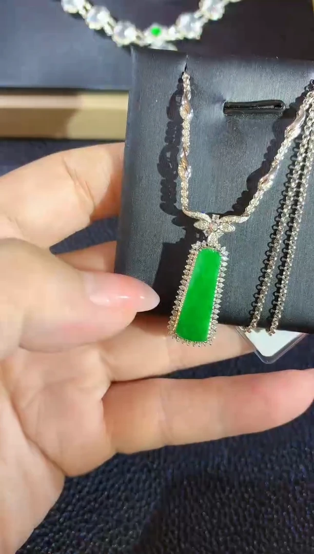 套链18K金镶嵌翡翠D40