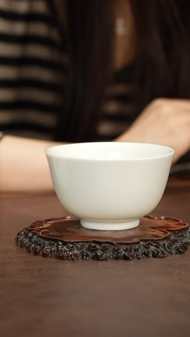 景德镇白胎圆容杯
