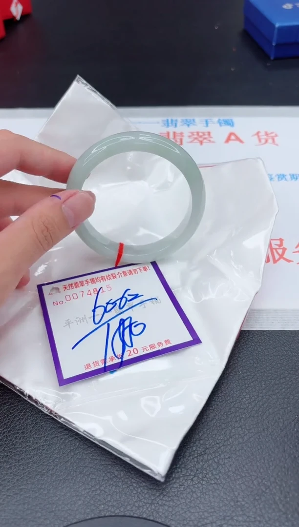 翡翠手镯未镶嵌1