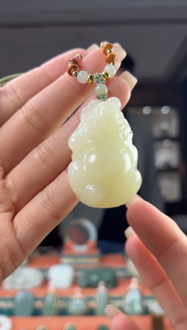 颈饰未镶嵌和田玉佩佩