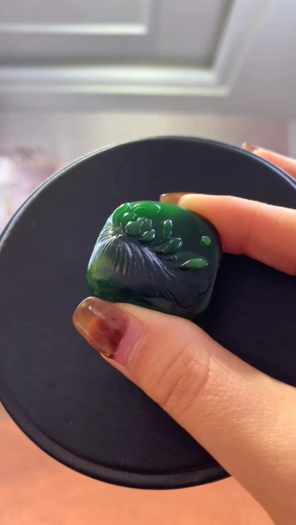 未镶嵌和田玉挂件碧玉红皮老料吊坠