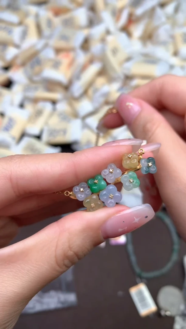 【闪购商品】翡翠挂件18K金镶嵌—