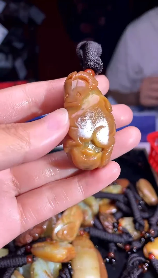 和田玉未镶嵌颈饰1