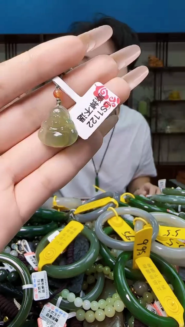 颈饰未镶嵌和田玉多样性发一