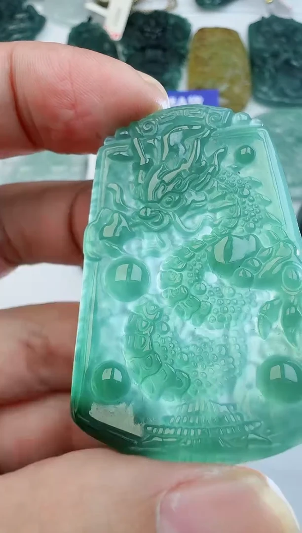 【闪购商品】翡翠吊坠(不含链)未镶嵌多样性随机发其一