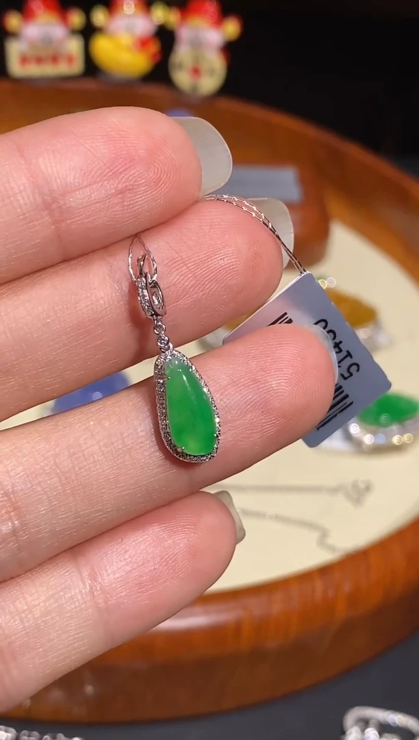 【闪购商品】翡翠吊坠(不含链)18K金镶嵌吊坠