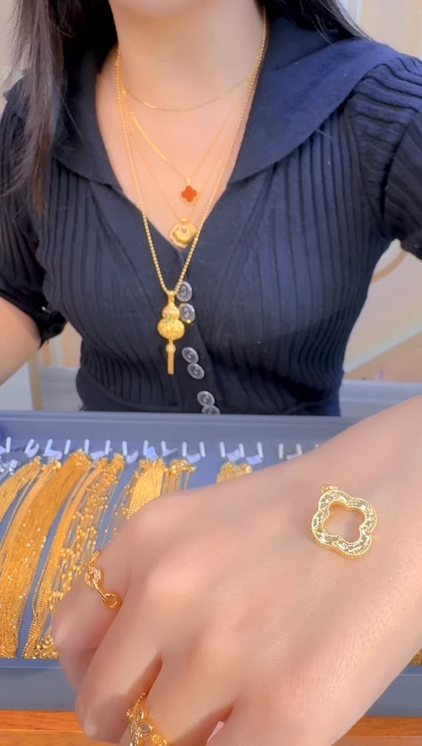 镂空四叶草0.80g（多样性发货）