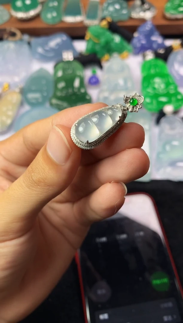 翡翠18K金镶嵌颈饰YZ-福豆