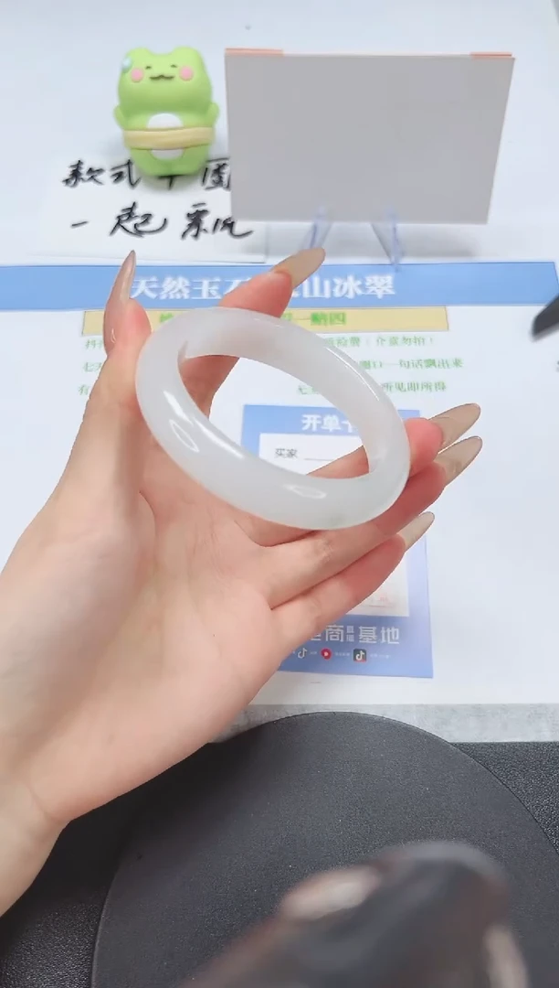 【闪购商品】石英质玉手镯未镶嵌A146-56.2