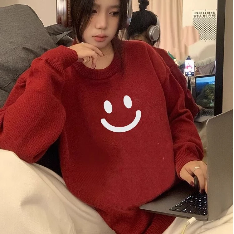 酒红色笑脸印花圆领毛衣秋冬季慵懒风chic软糯宽松百搭套头针织衫