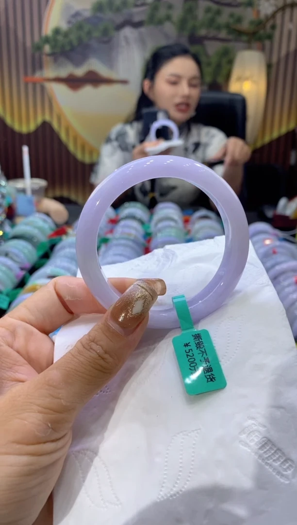 翡翠手镯未镶嵌多人086677