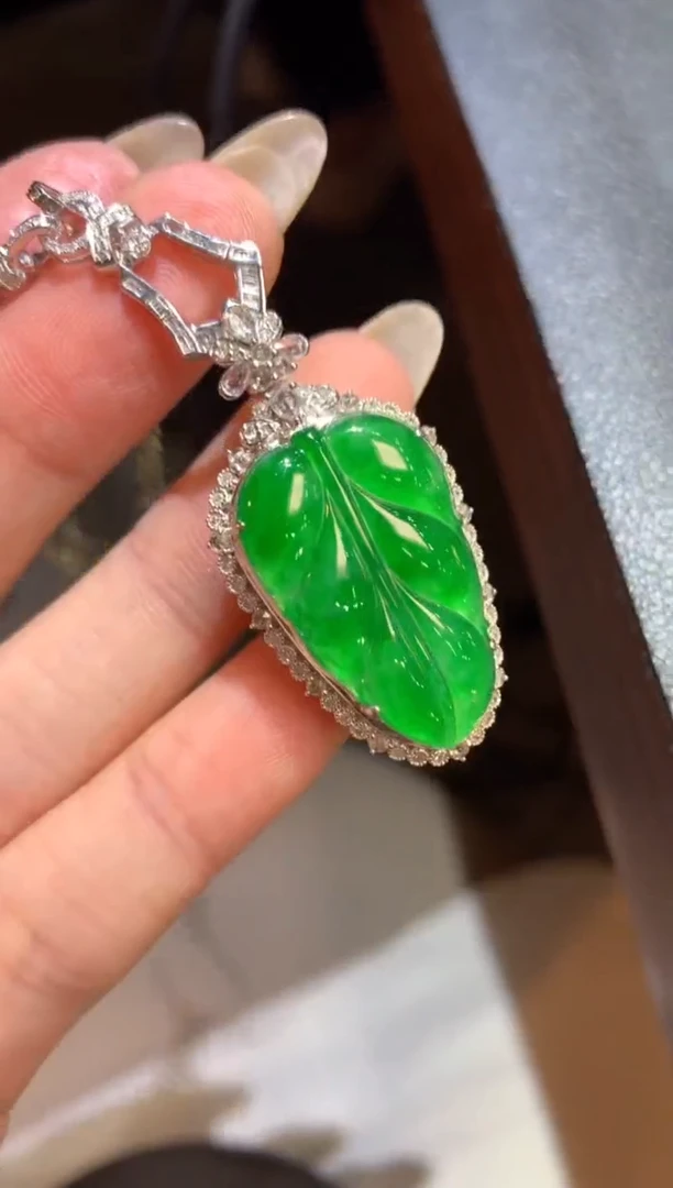吊坠(不含链)18K金镶嵌翡翠68-叶子（不含链和扣