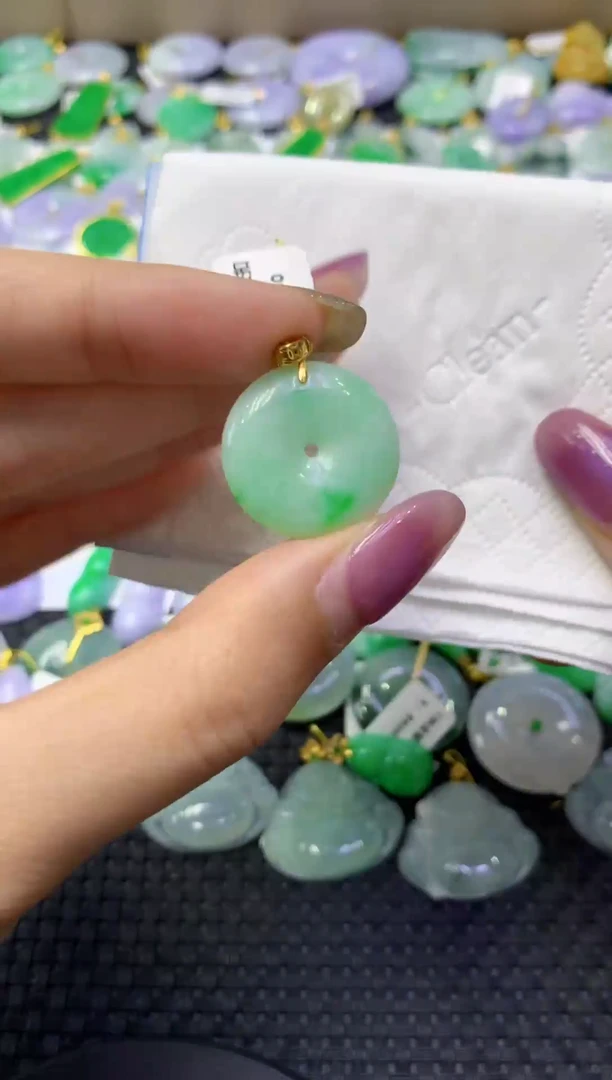 颈饰未镶嵌翡翠天然缅甸翡翠A货