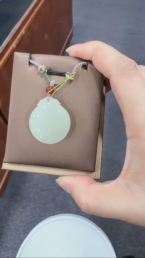 和田玉未镶嵌颈饰圆牌配绳