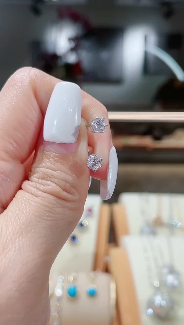 【闪购商品】实验室培育钻石耳饰18K金镶嵌K白耳钉