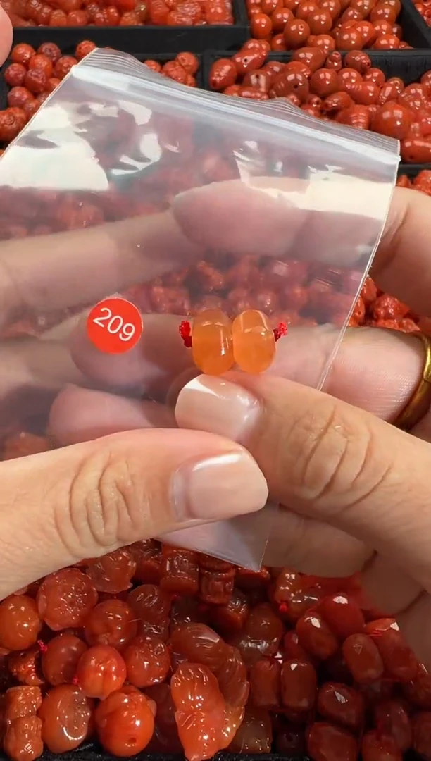 颈饰未镶嵌南红玛瑙1