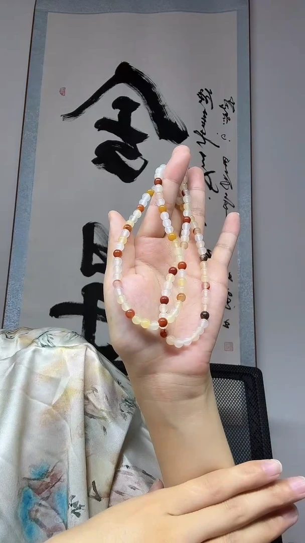 未镶嵌石英质玉（黄龙玉）项链卡5+