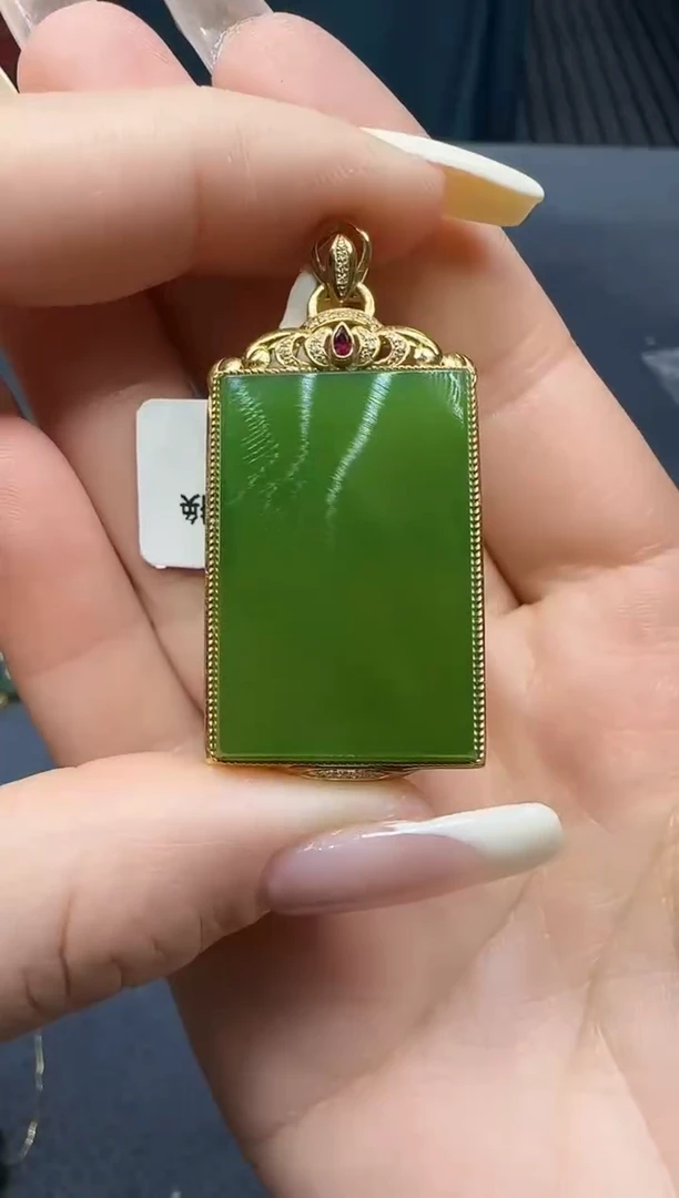 【闪购商品】和田玉挂件18K金镶嵌1