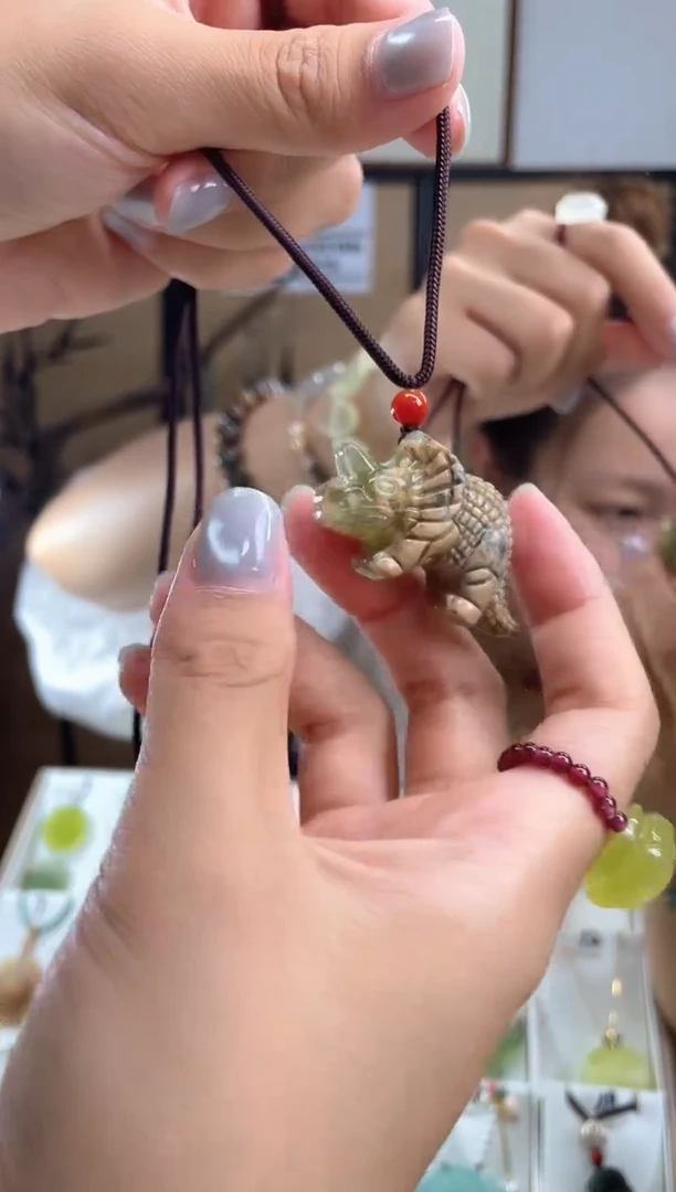 岫玉未镶嵌吊坠旖****i多样性发货其中发一