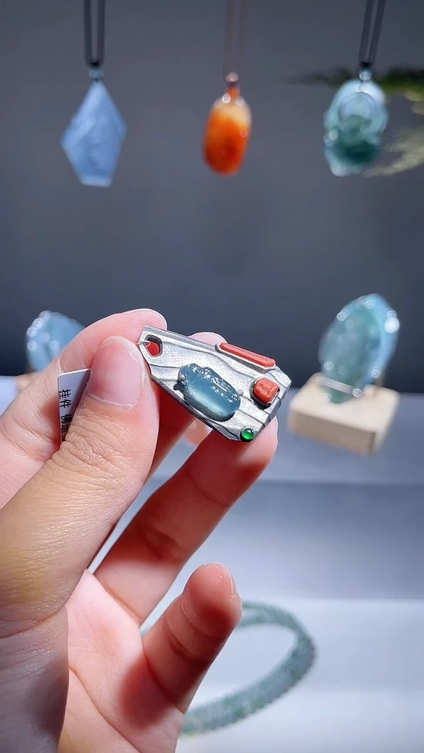 颈饰未镶嵌翡翠挂件