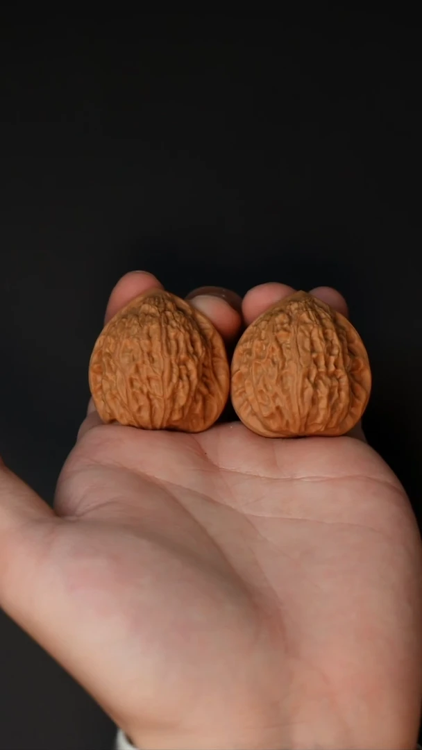 把件文玩核桃金牛随机