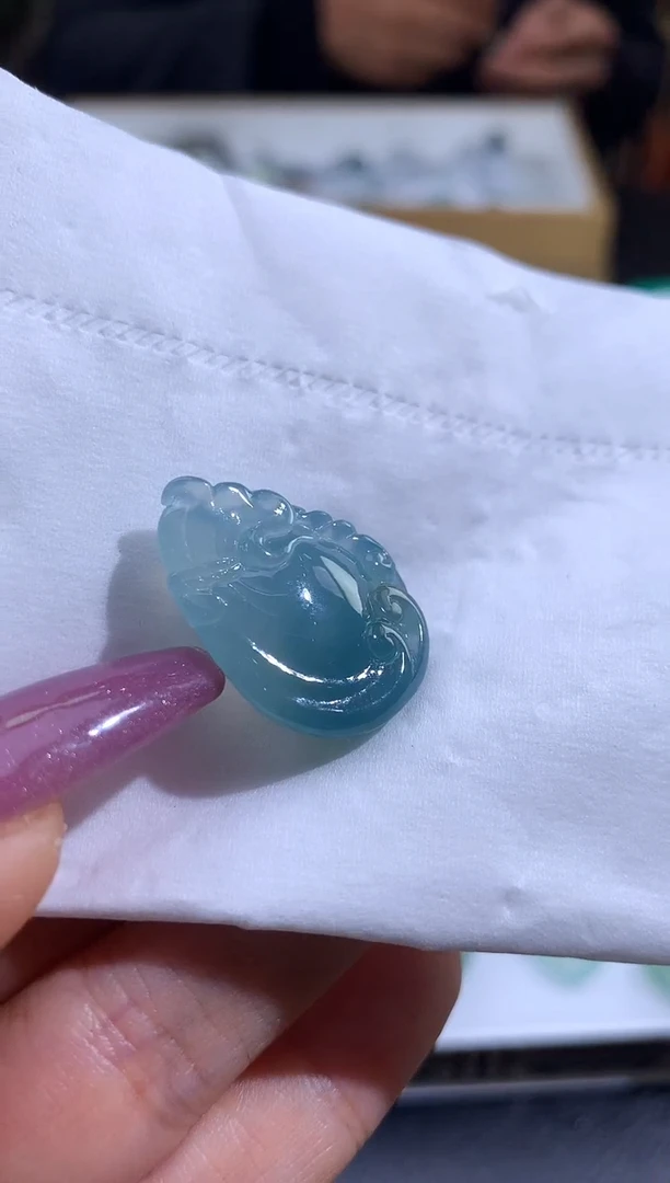 未镶嵌定制翡翠**翡翠