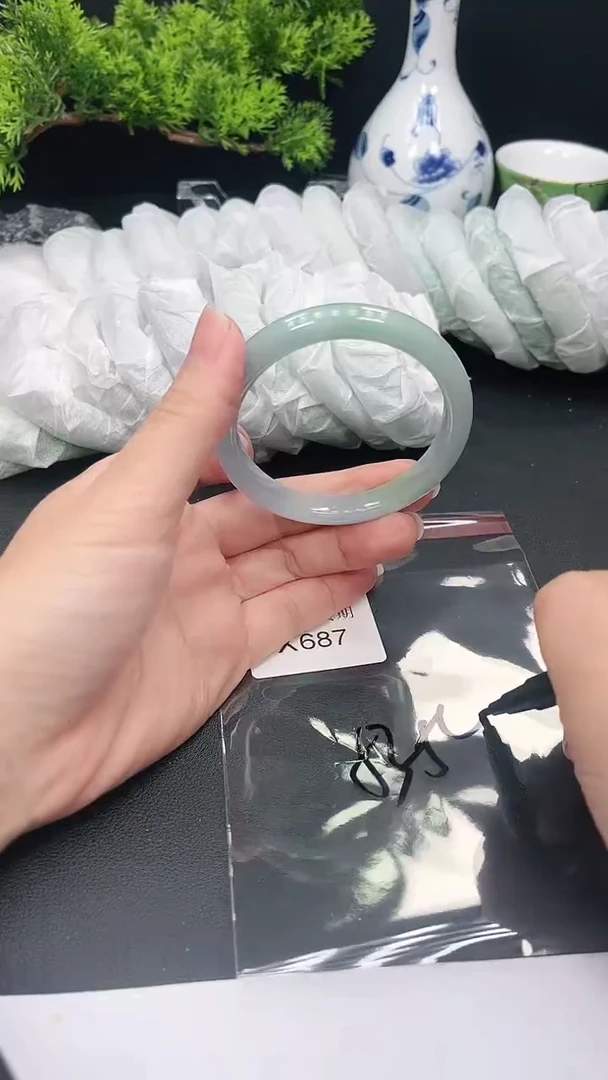 未镶嵌手镯翡翠687