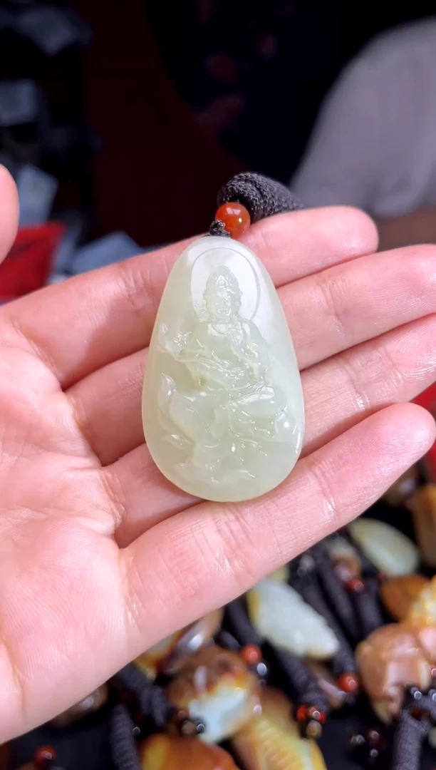 和田玉未镶嵌颈饰1