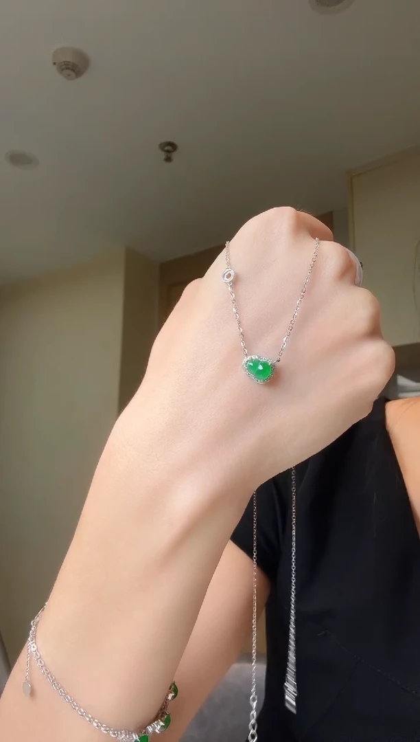 翡翠银S925镶嵌套链天然翡翠吊坠