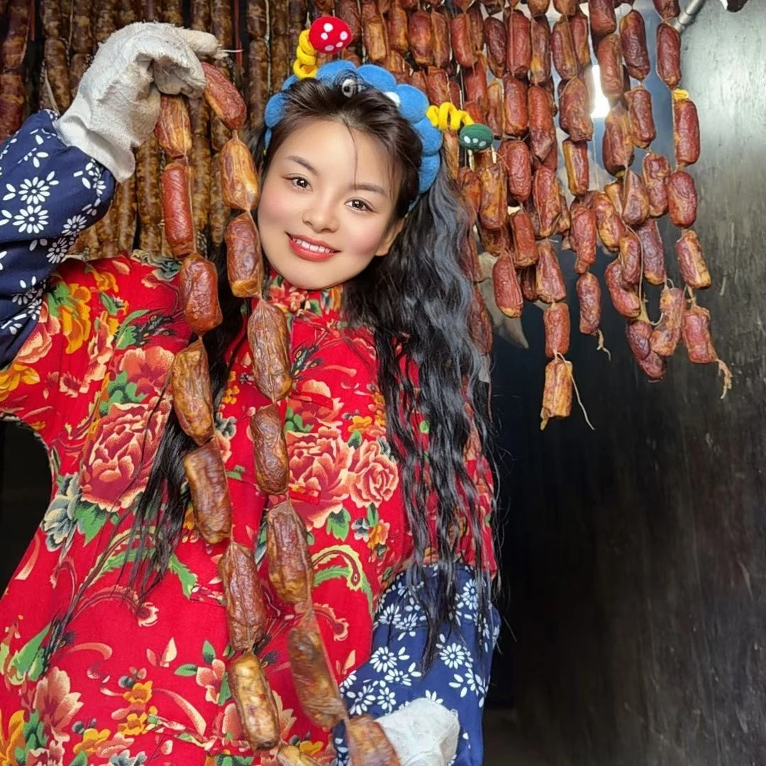 高山土猪肉排骨腊香肠散装称重现场现称农家土猪肉家常