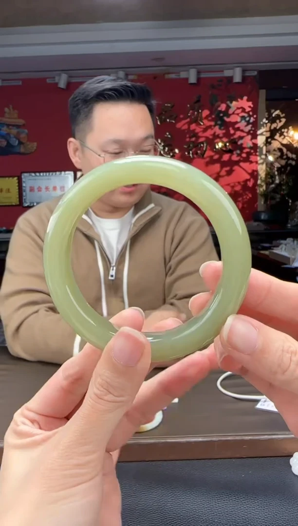 未镶嵌手镯和田玉湖水绿正装手镯59