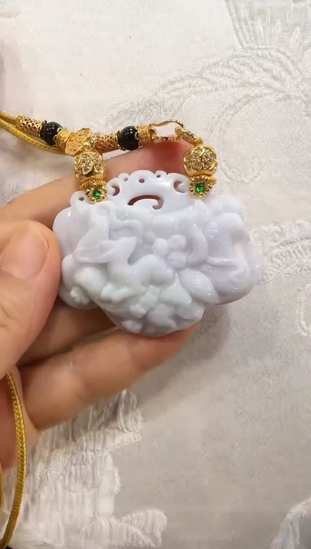 翡翠未镶嵌颈饰国风