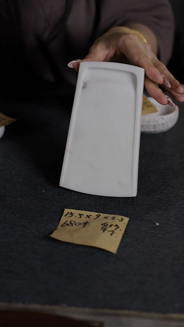 6寸玉屏岩白端抄手单砚