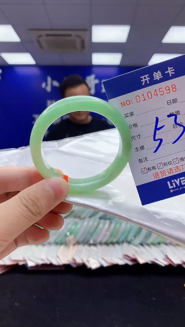 翡翠手镯未镶嵌4天然翡翠默认有瑕完美主义者勿拍