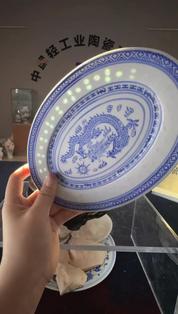 瓷摆件青花玲珑碟