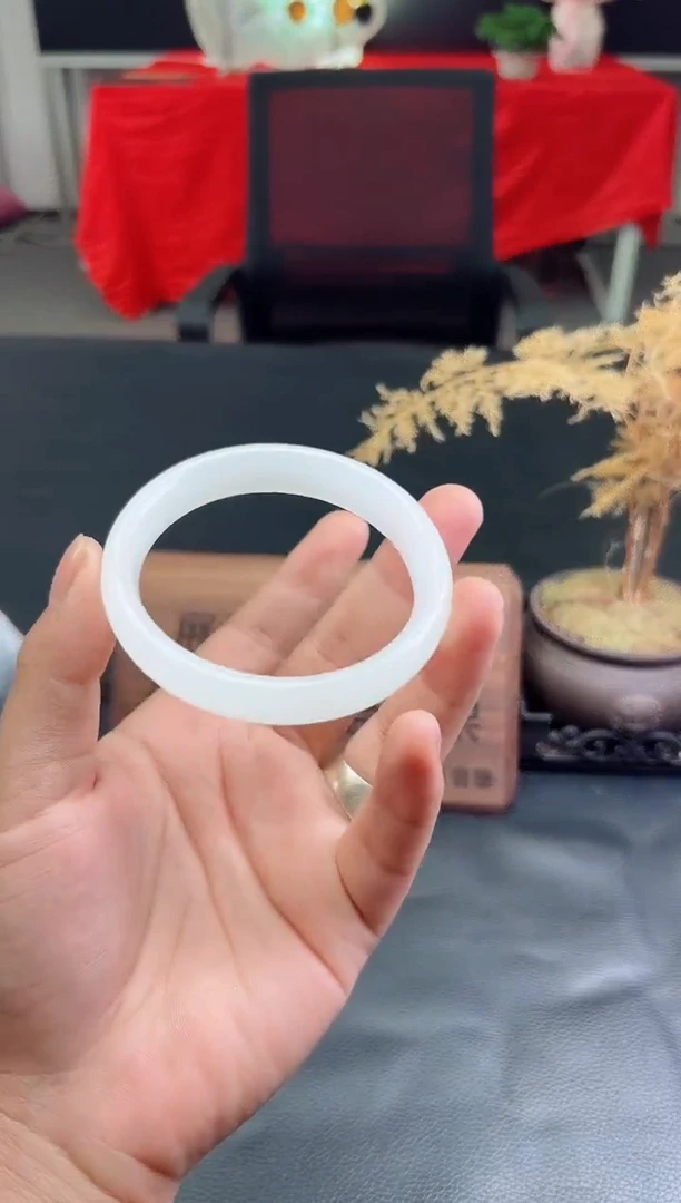 石英岩玉手镯未镶嵌手镯