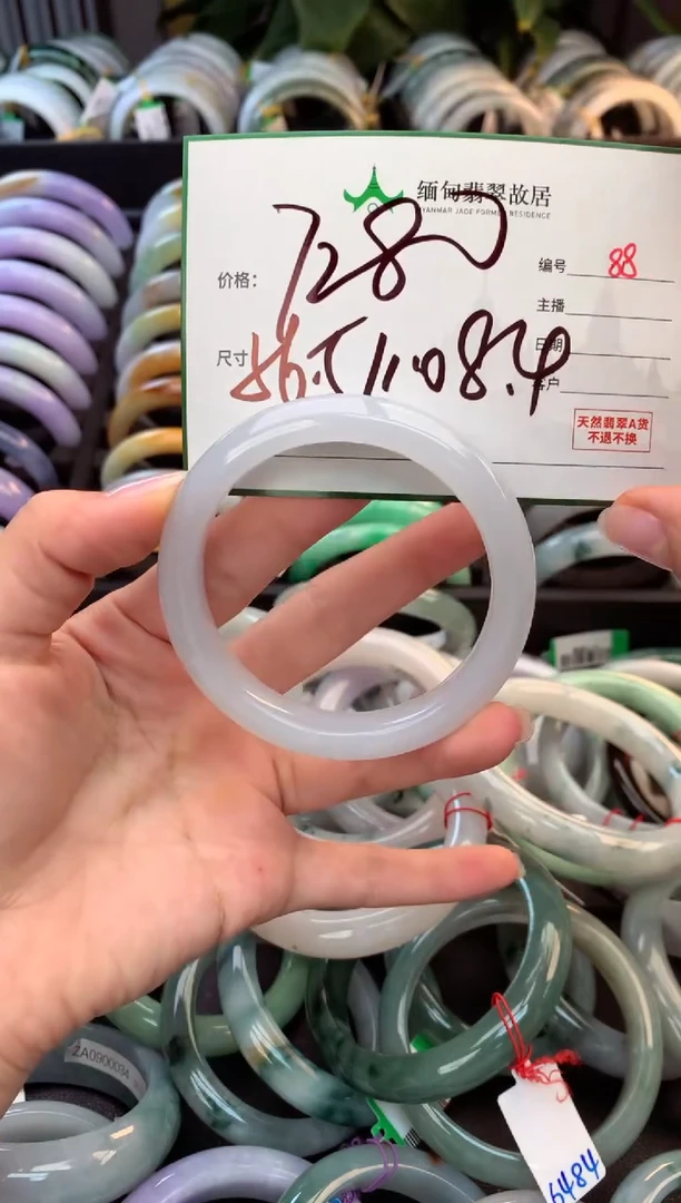 未镶嵌定制翡翠毛货需精细抛光+多人